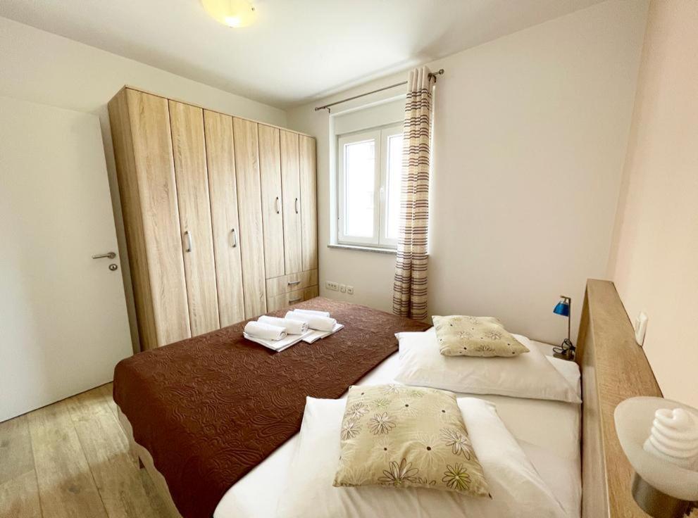 Royal Apartment Pula Bagian luar foto